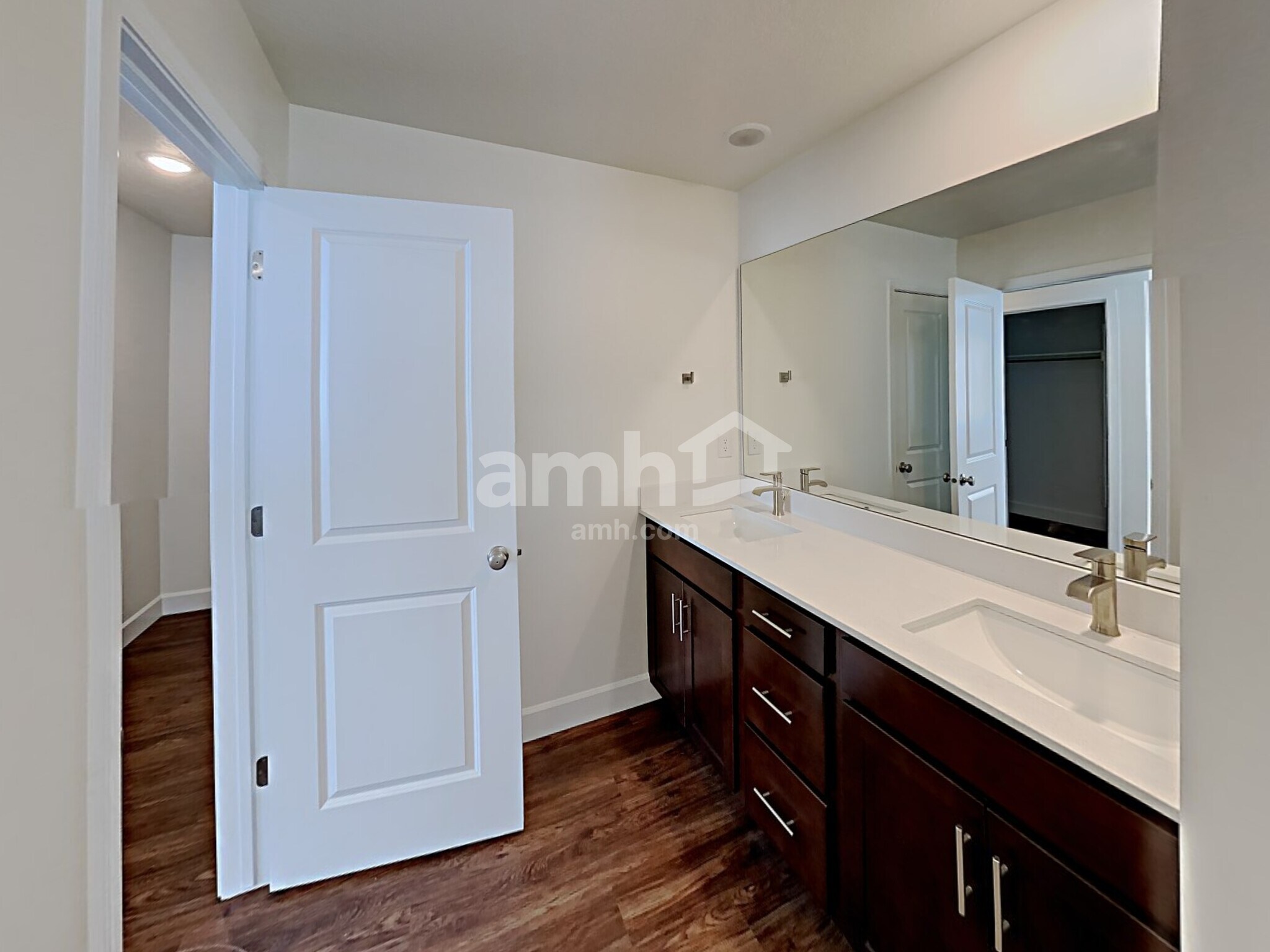 Building Photo - 1399 E Perelle Ln