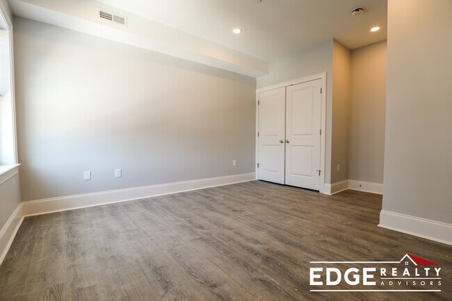 Building Photo - 107 Kenrick St