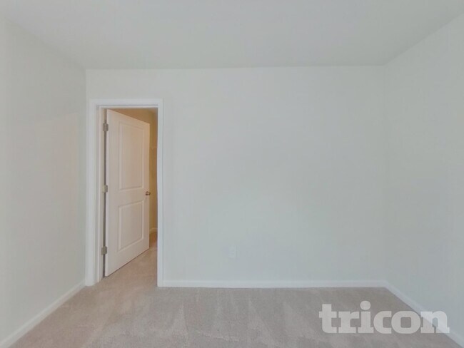 Building Photo - 14 Chalet Ct