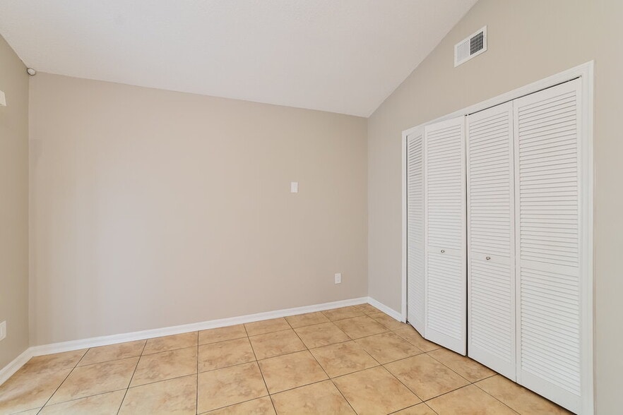 Building Photo - 201 Whiterapids Ct