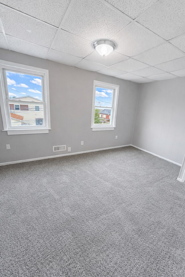 Building Photo - Home with Modern Kitchen, Finished Basement & Backyard Deck