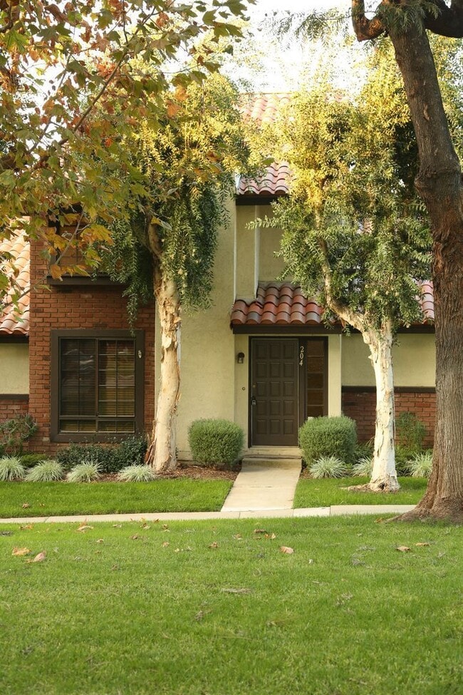 Building Photo - 204 San Luis Rey Dr