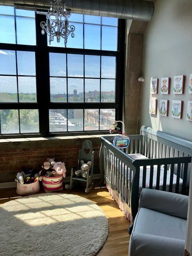 Building Photo - 3963 W Belmont Ave