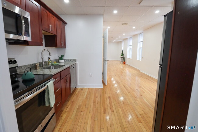 Building Photo - 140 State St