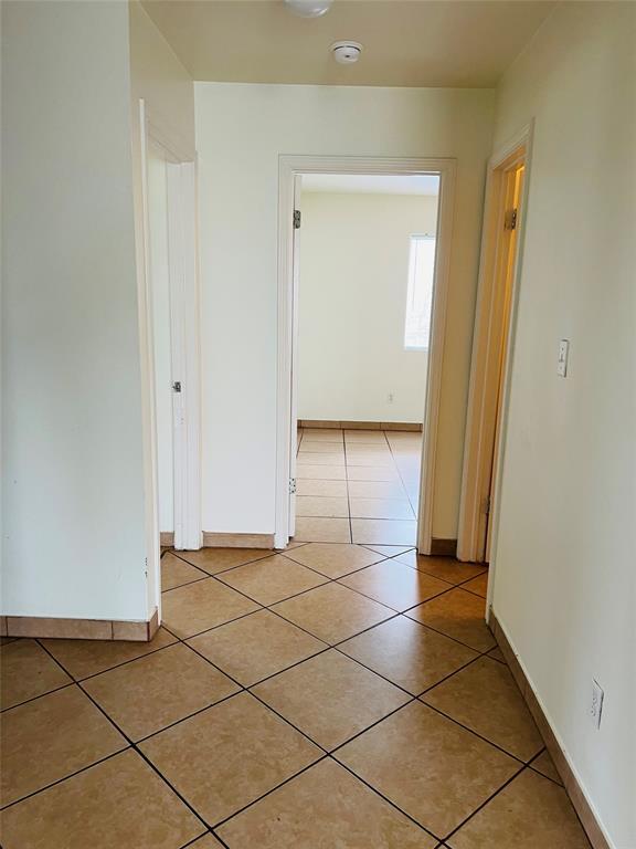 Building Photo - 703 Riverway Ln