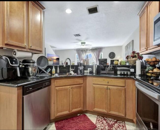 Building Photo - 22110 Majestic Woods Way