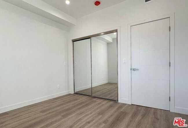 Building Photo - 5616.5 Fulcher Ave