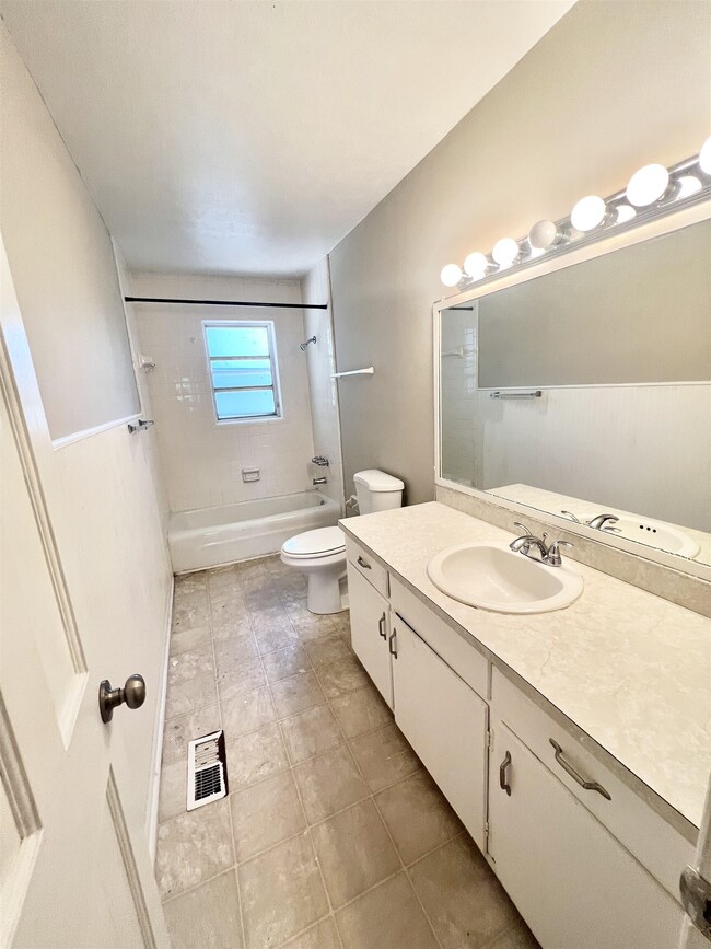 Building Photo - 300 Springdale Dr