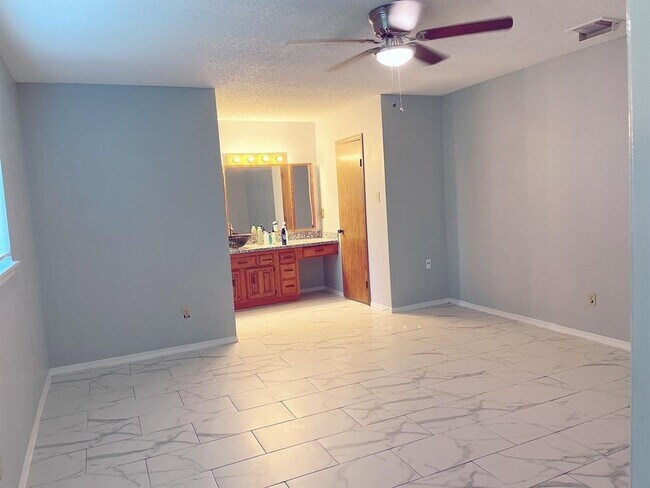 Building Photo - 3915 Addicks Clodine Rd