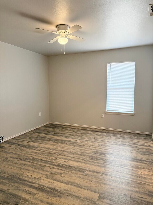 Building Photo - 1716 E 14th St