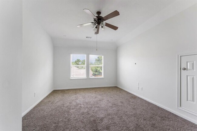 Building Photo - 2 Granite Path Pl