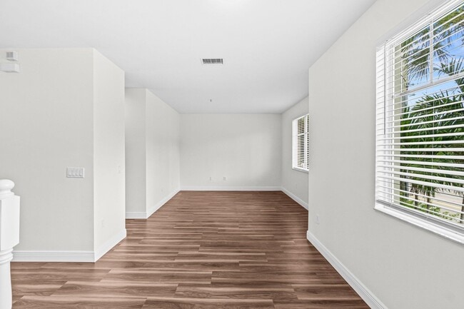 Building Photo - 536 NW 39th Cir