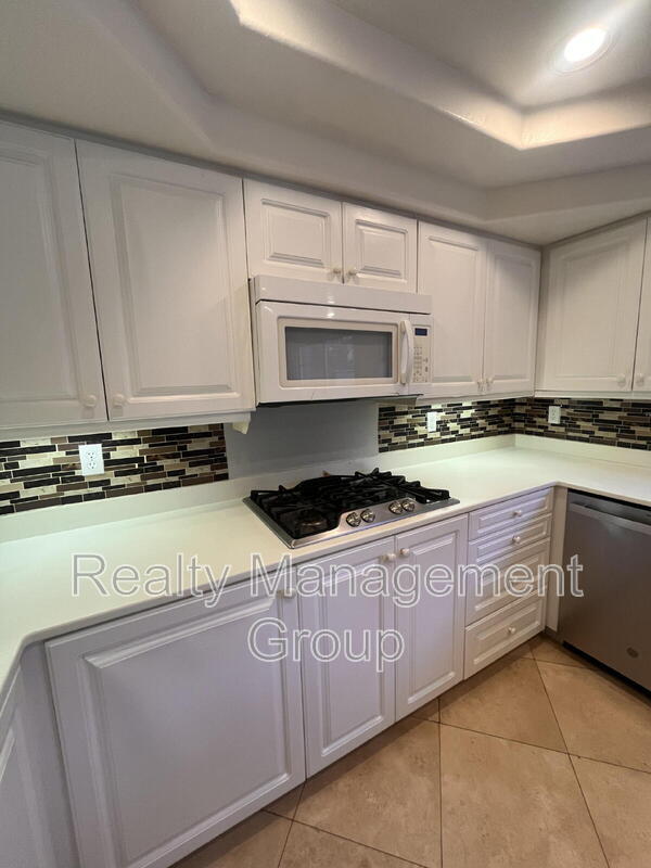 Building Photo - 12507 El Camino Real