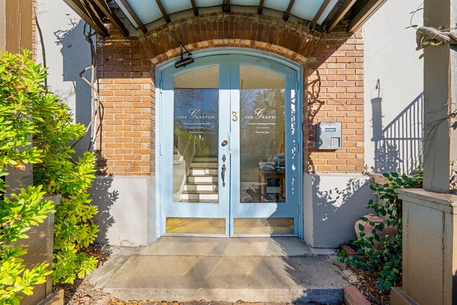 Building Photo - 3 Park Ln NE