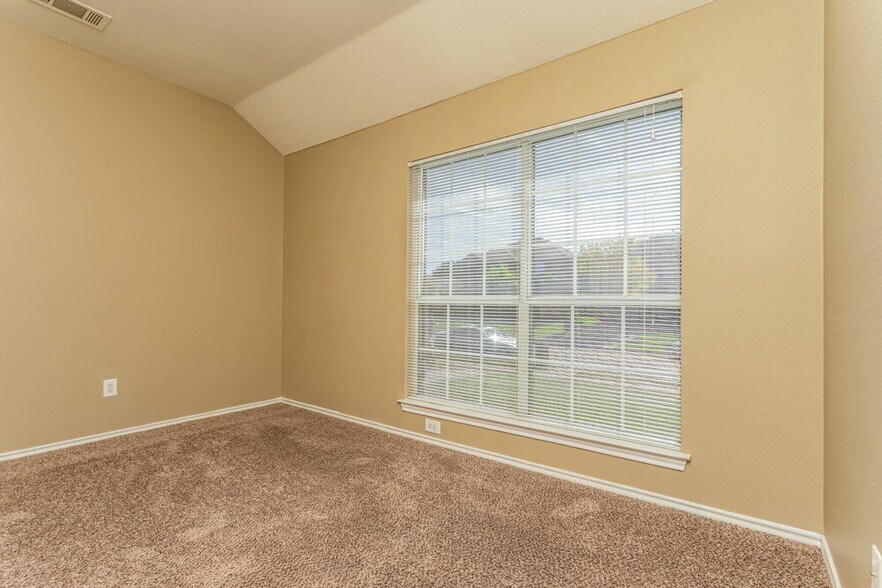 Building Photo - 1142 Hampshire Ln