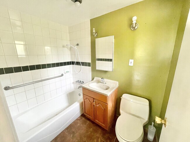 bathroom - 4728 Toland Way