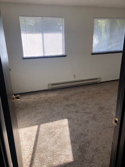 Building Photo - 950 SW Harrier Cir