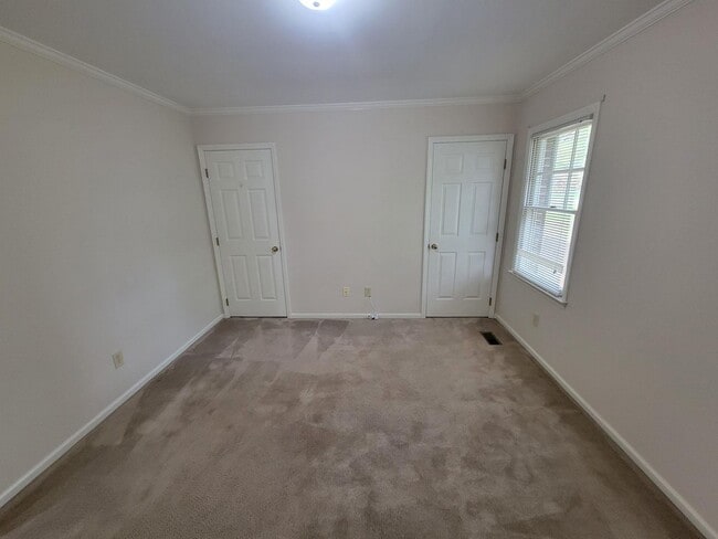 Building Photo - For Rent: Charming 2-Bedroom Brick Home in...