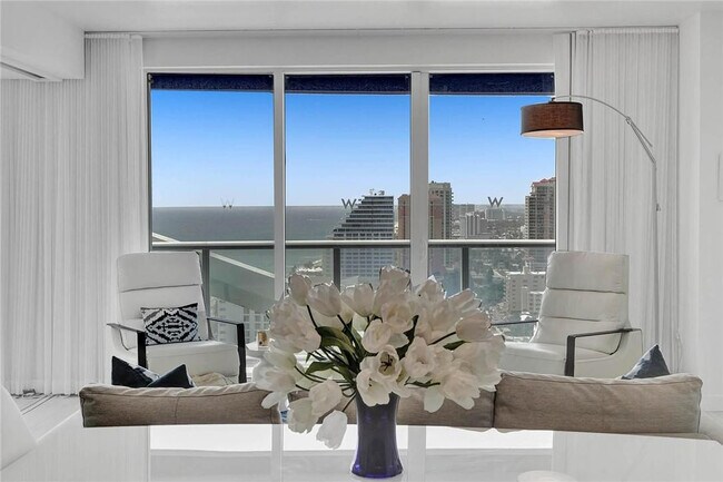 Building Photo - 3101 Bayshore Dr