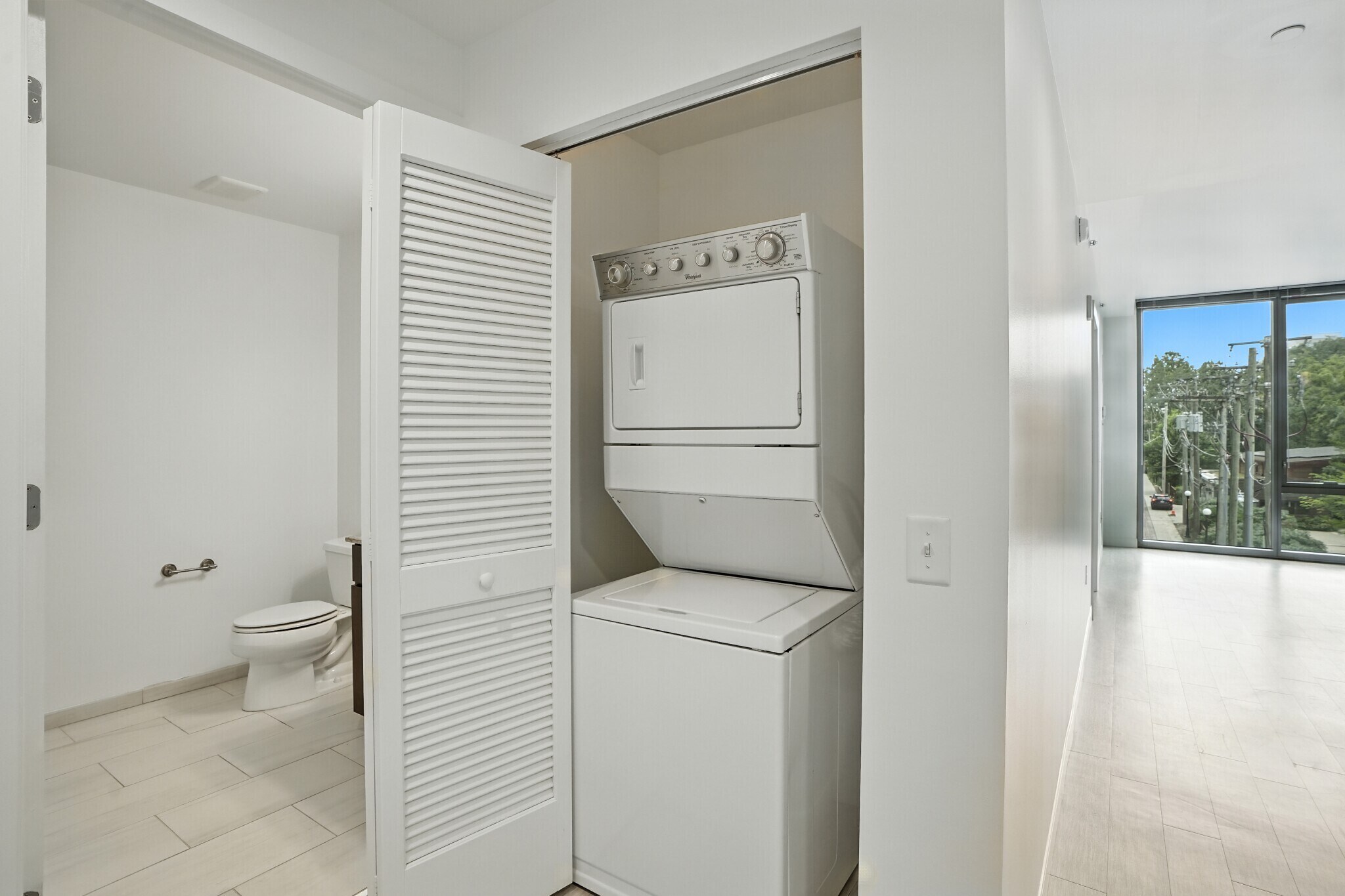 Building Photo - 155 Forest Ave