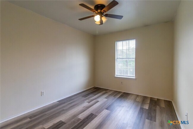 Building Photo - 1601 Benttree Dr