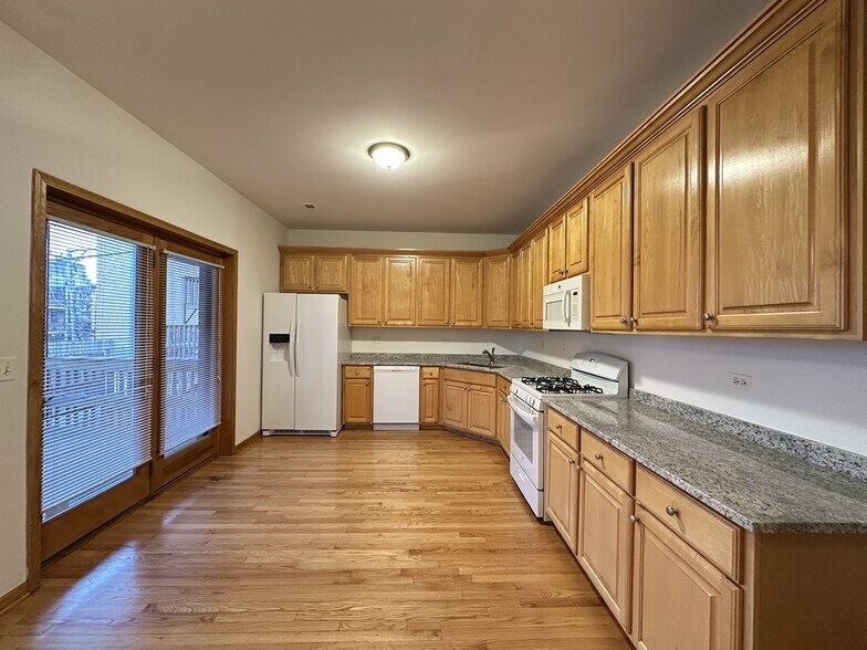 Building Photo - 4101 N Kenmore Ave