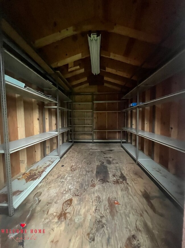 Building Photo - Remodeled rambler, no carpet, with HUGE fenced yard!!