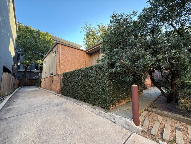 Building Photo - 2721 Kipling St