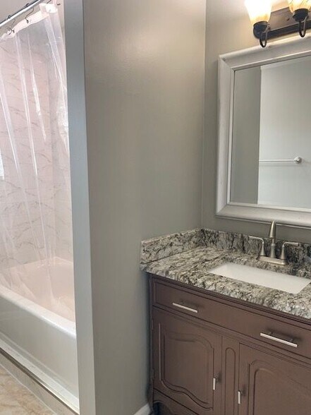 Building Photo - 1560 Whittier Ave