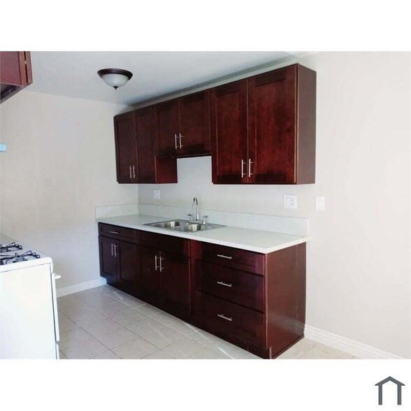 Building Photo - 811 Orchid Ct