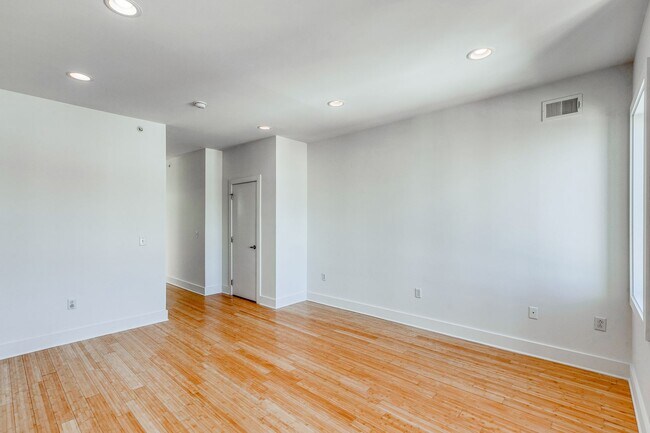 Building Photo - 621 S Clarion St