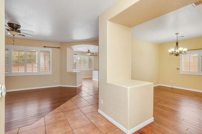 Building Photo - Queen Creek beauty!