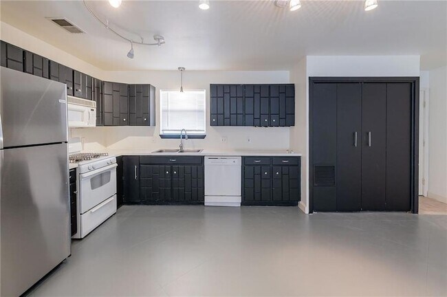 Building Photo - 2712 St Edwards Cir