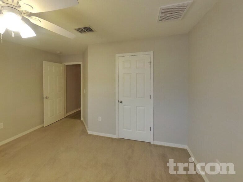 Building Photo - 39 Balsam St