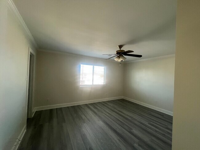 Building Photo - 11809 Longwood Garden Way