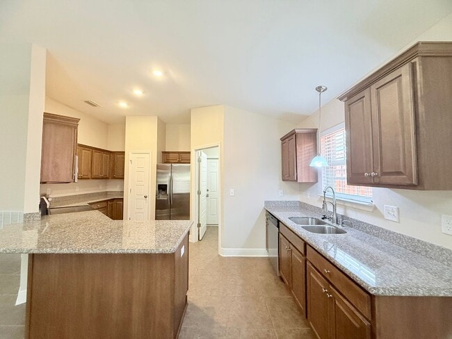 Building Photo - 3 Bed/2 Bath All-Brick Home