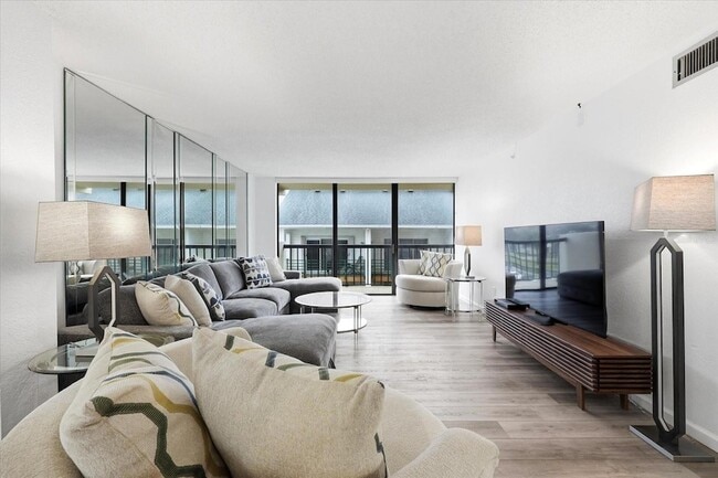 Building Photo - 400 Island Way