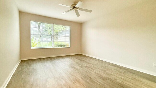 Building Photo - 7701 Pine Island Way