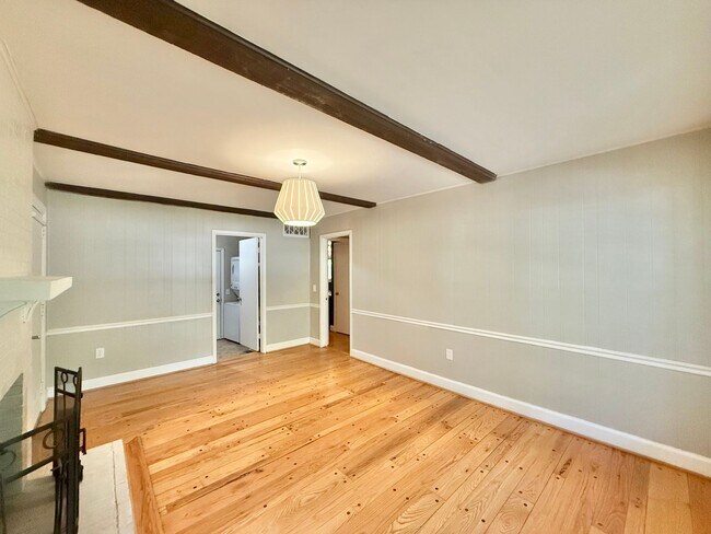 Building Photo - **OFFERING REFUNDABLE APPLICATION FEES & $150 MOVE IN PROMOTION** Terrific 3BD, 1.5BA North Ralei...