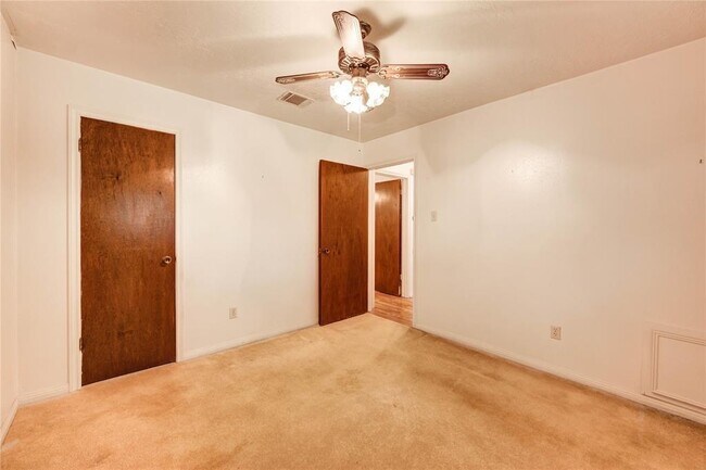 Building Photo - 13634 Greenridge Dr