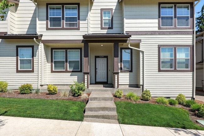 Building Photo - Spacious 4-Bedroom Home, Plus Den/Office w...