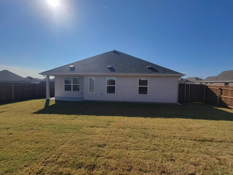 Building Photo - 1614 Red Acre Trl