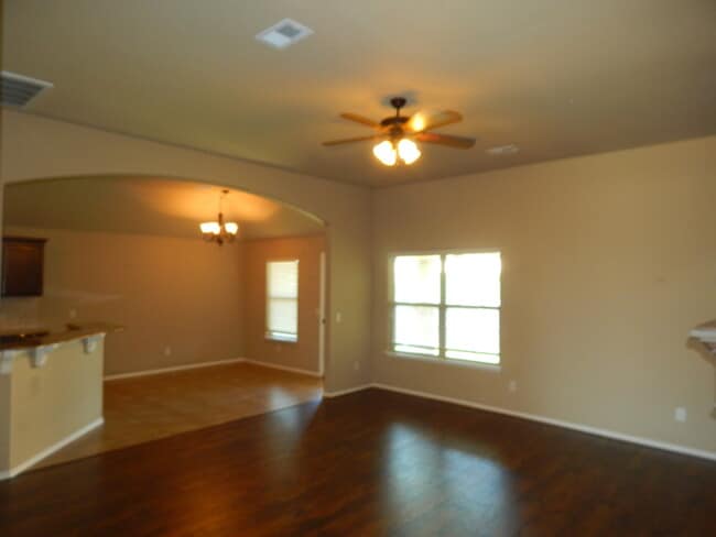 Building Photo - 3 bedrooms + 2 bathrooms + Study + Edmond ...