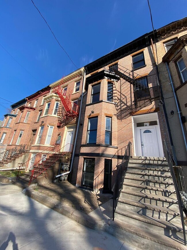 Building Photo - 10 Farrington St