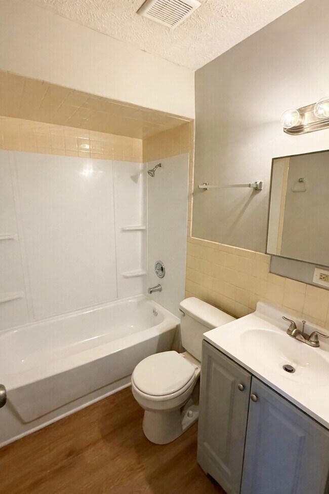 Building Photo - 8517 Lenna Ct