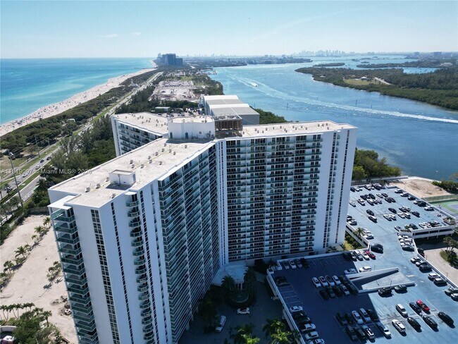 Primary Photo - 100 Bayview Dr