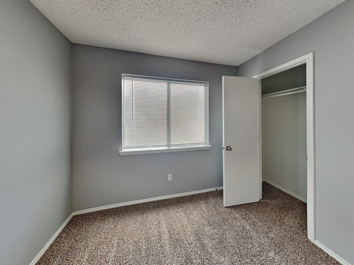 Building Photo - 5717 Heatherglen Terrace