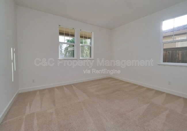 Building Photo - 161 Scarlet St