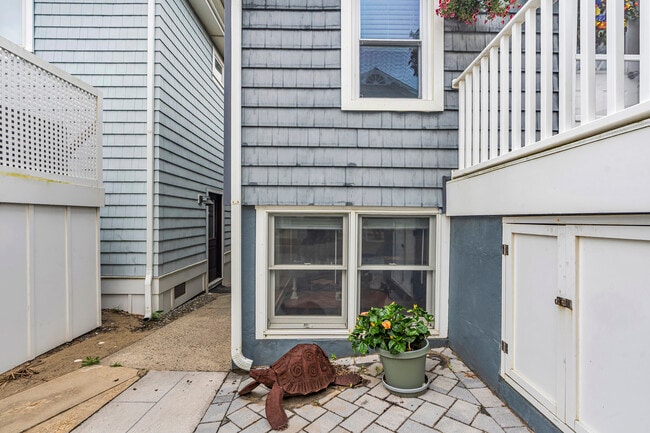 Building Photo - 418 1st Ave