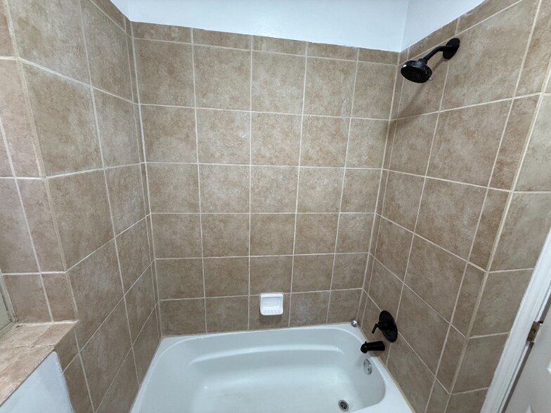 Building Photo - 7204 S Cornell Ave